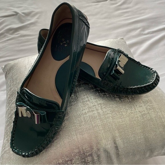Vince Camuto Bow Tie Decor Green Patent Leather Flats Loafer Shoe Size 7M - Picture 1 of 11